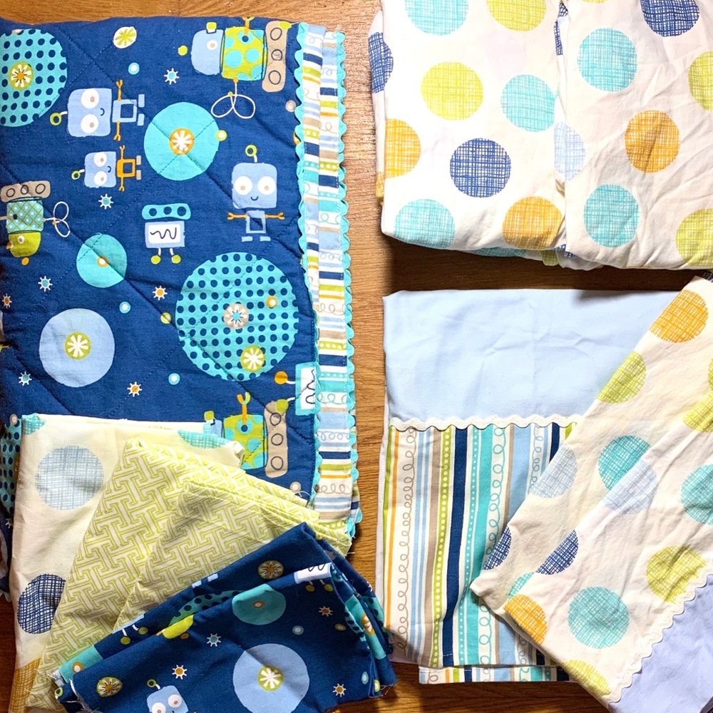 🤖Nursery Bedding Bundle - Super Cute!